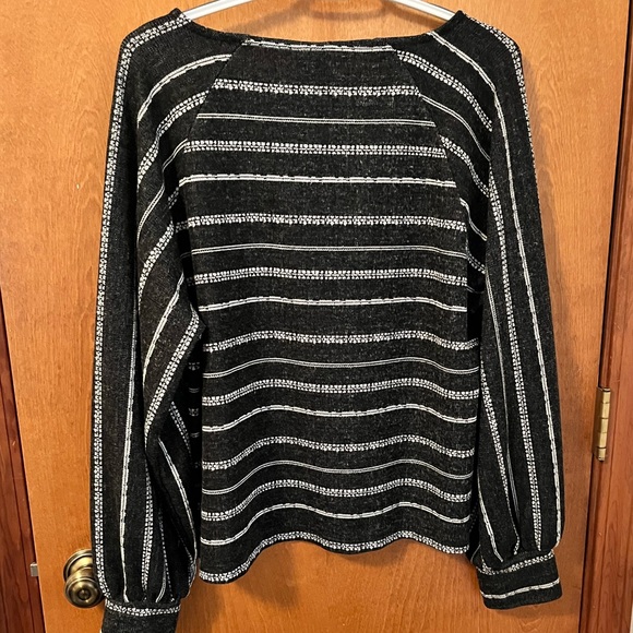 Bobeau XXL Striped Gray and White Women's Top Long Sleeves - Picture 2 of 3
